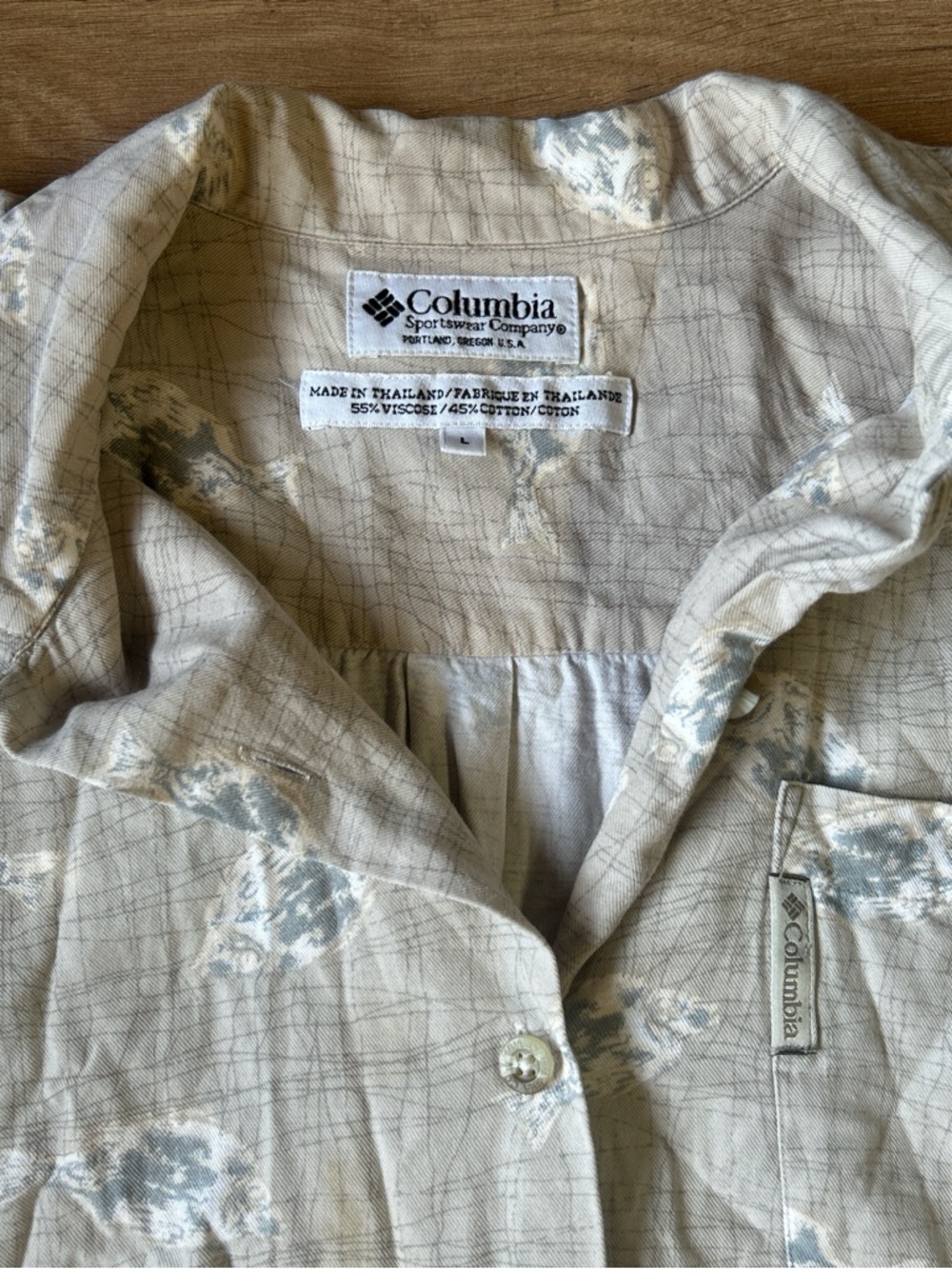 Columbia Men's Trout Fish Patterned Fisherman Sportswear Button-Up Shirt